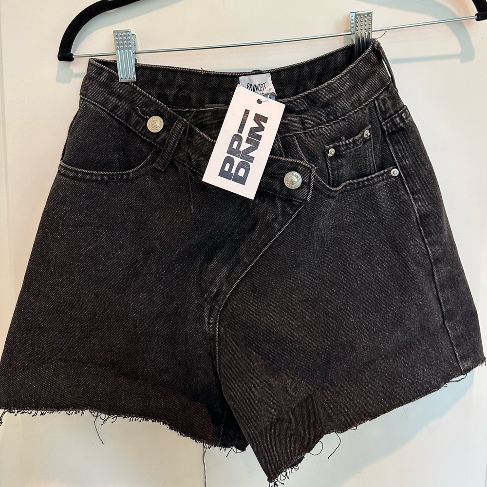 Black asymmetrical denim shorts size US 2 Princess polly